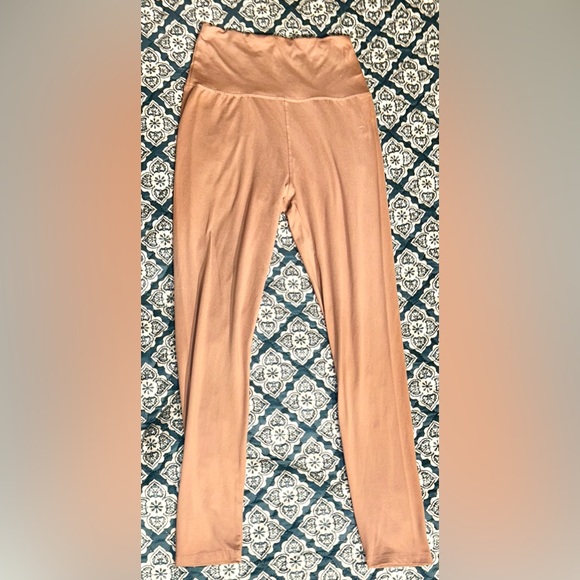 Women’s Workout Set Light Pink Leggings + Criss-cross Cami - Picture 11 of 15